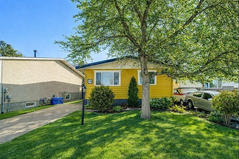 1st image of 19 Staffordville Cres N