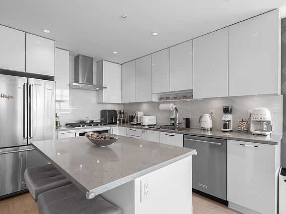5th image of 1788 Gilmore Ave N #4010