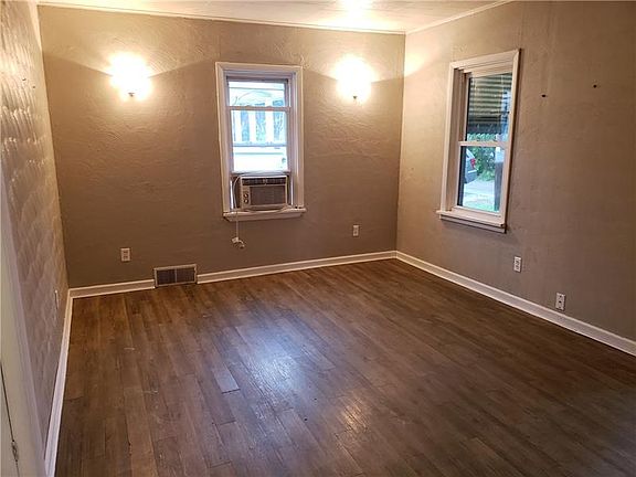 4th image of 135 Shady Ave