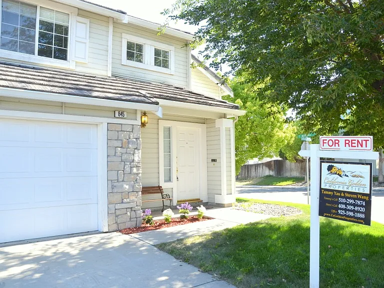 845 Shelborne Dr — Photo 2