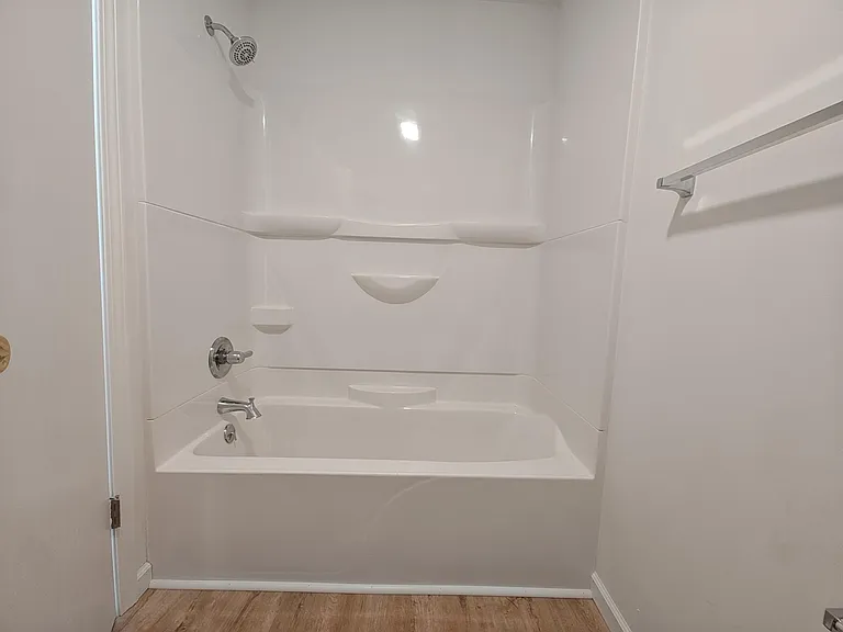 308 E Delaware St — Photo 8