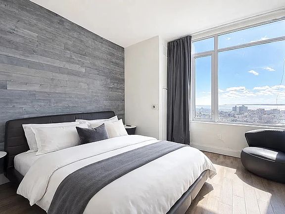 3rd image of 1501 Voorhies Ave #24B