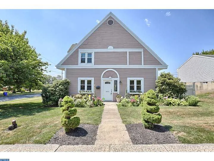 228 Maplewood Dr photo 1