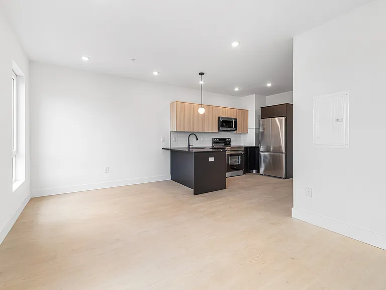 2132-38 N 10th St #303 — Photo 4