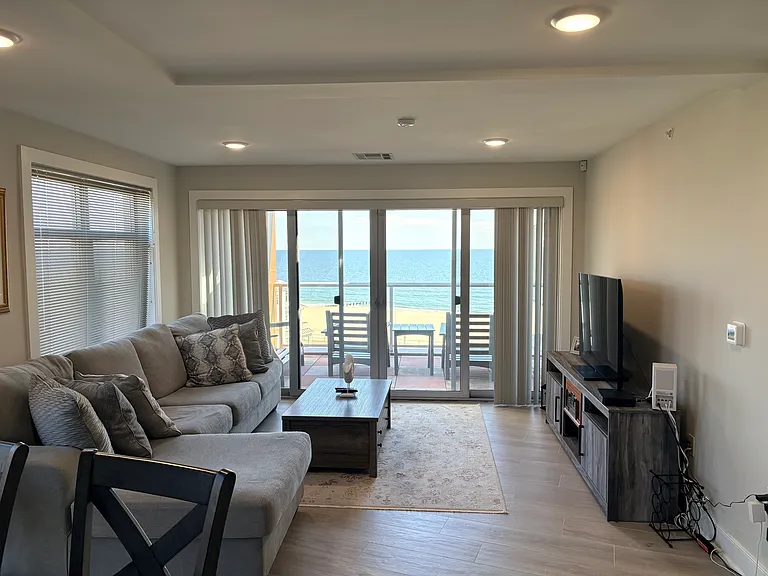 345 Ocean — Photo 20