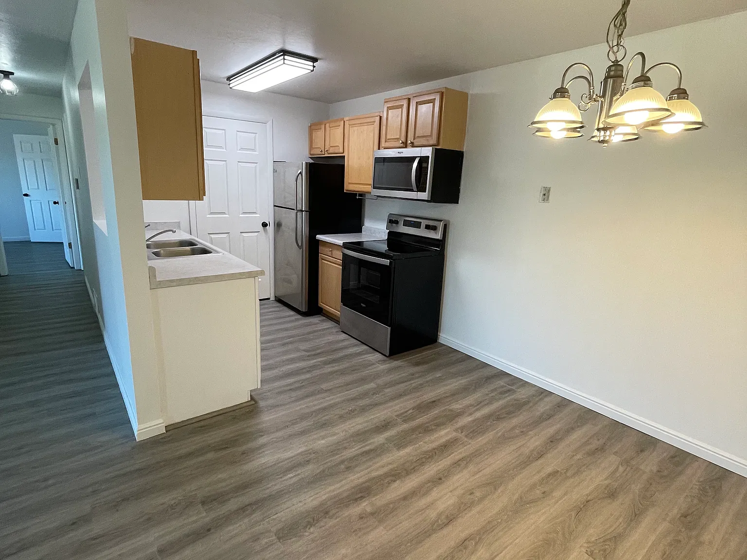 2 bed, 1000 sqft, $2,100 — Photo 3