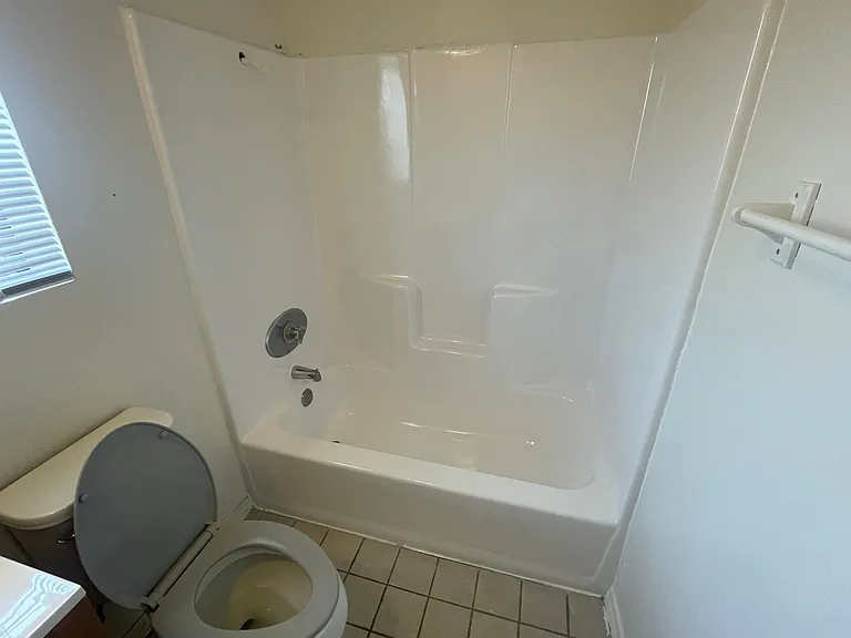 121 N Poplar Ave #C — Photo 10