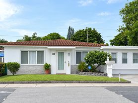 31 SW 10th St, Dania, FL