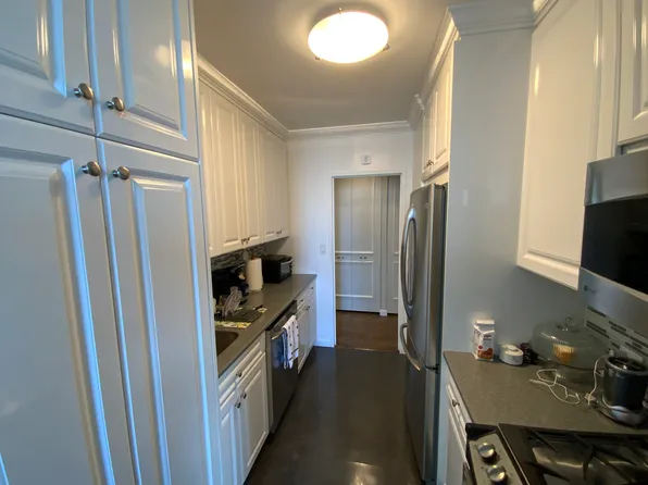 27110 Grand Central Parkway image 10 of 15