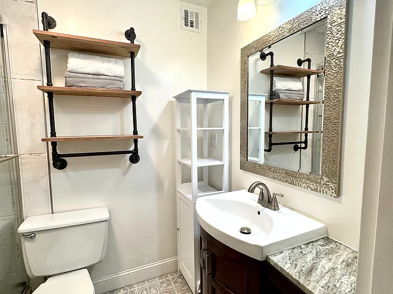 224 E Garden St #148 — Photo 4