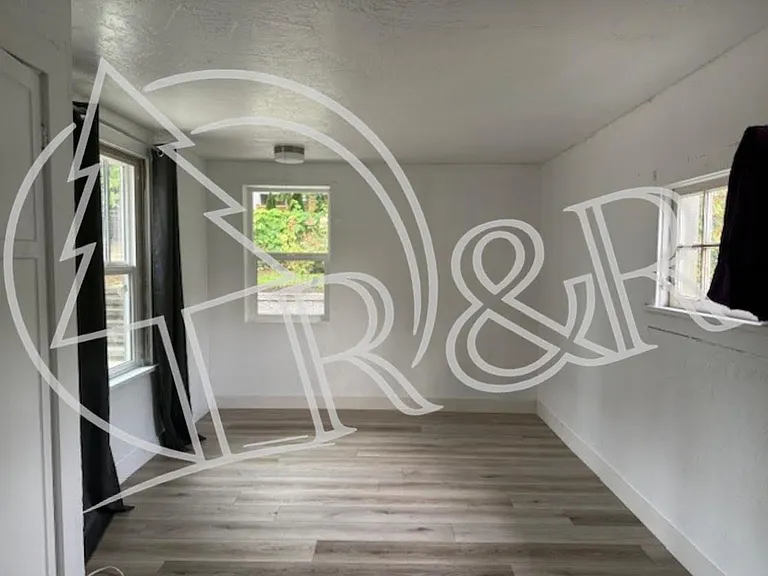 2158 Olive St — Photo 5