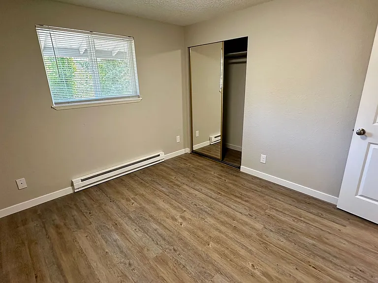 2000 Knox Ave — Photo 11