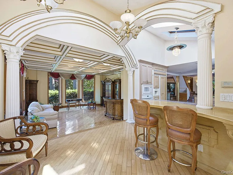 1 Bridle Path Dr — Photo 9