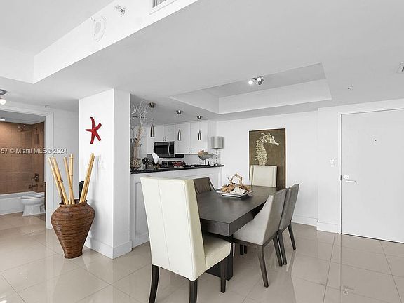 4th image of 650 West Ave APT 2710