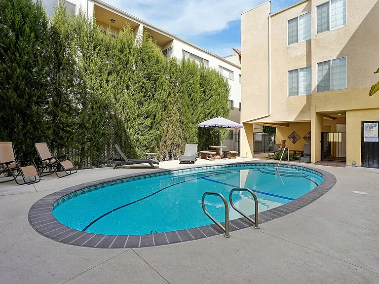 Willis Apartments — Photo 45