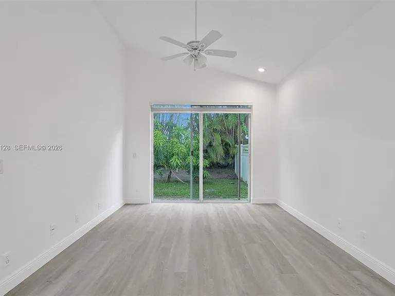 6931 NW 34th St — Photo 22