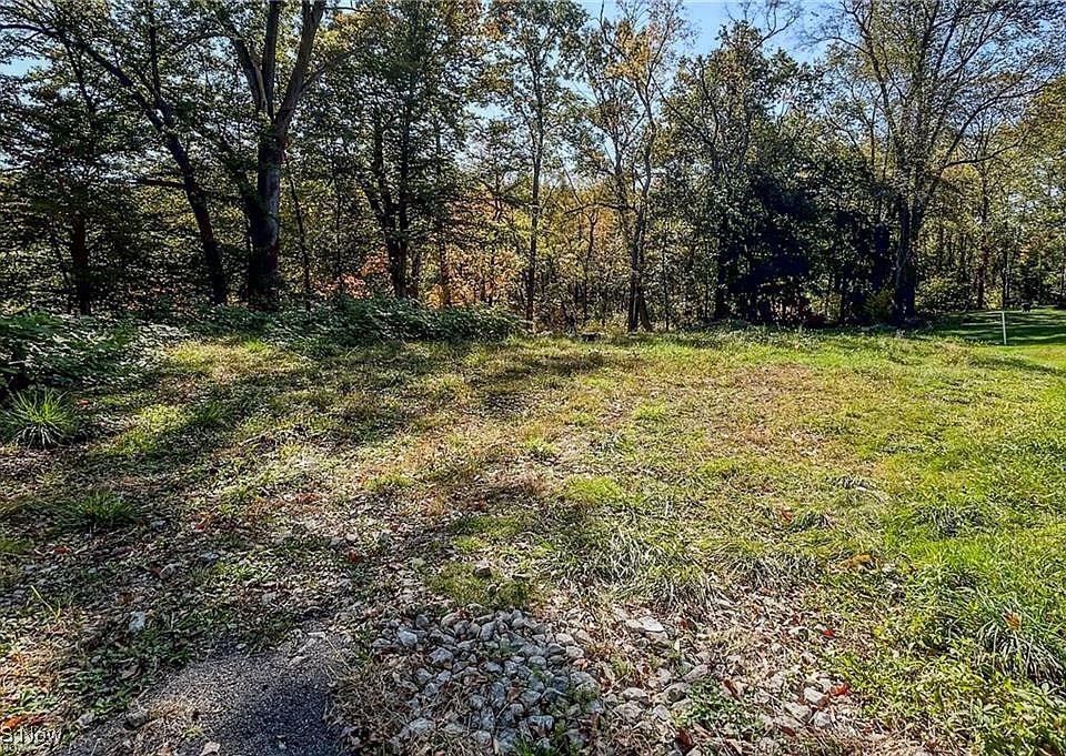 2nd image of 1098 Kingston Rd