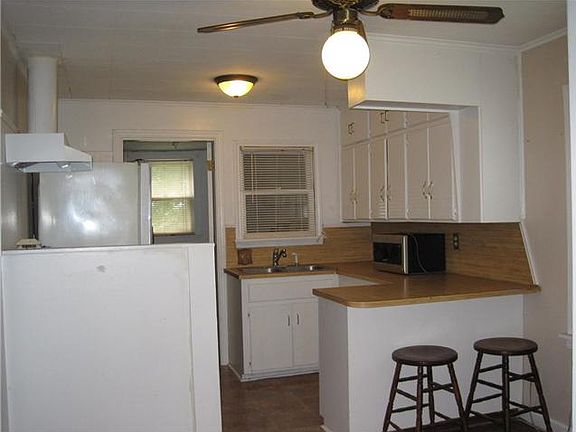 3rd image of 1914 N Park Ave