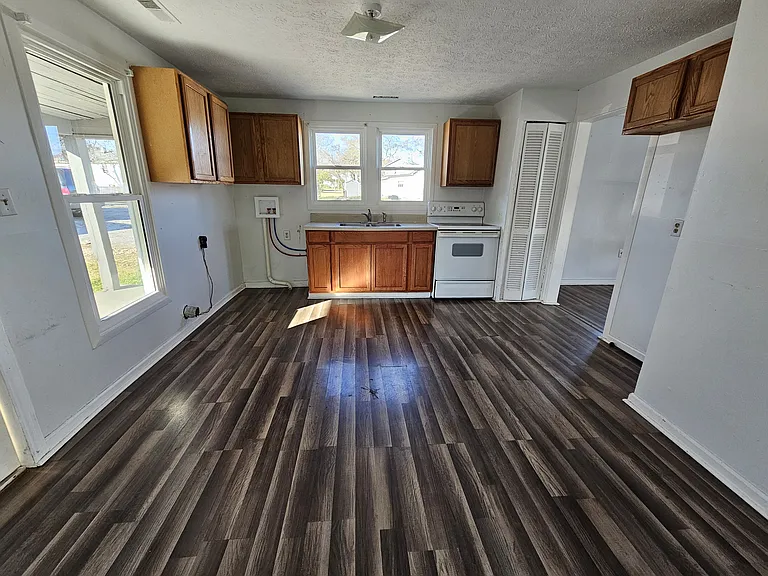 724 Page Ave — Photo 5
