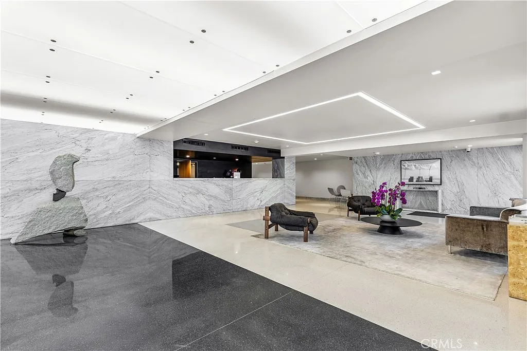 Building Photo - 818 N Doheny Dr #308