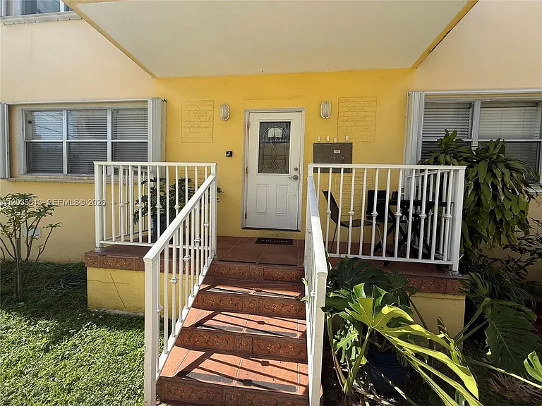 7720 Byron Ave #4 — Photo 2