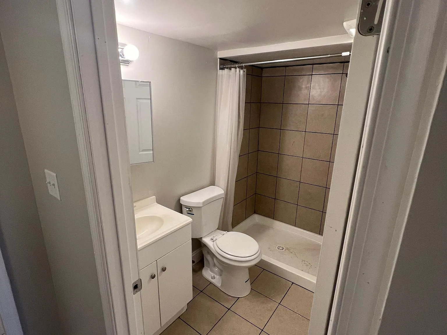 844 N Eutaw St — Photo 4