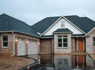 7601 Hidden Creek Ln, Roscoe, IL 61073