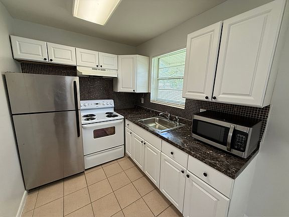 4th image of 2915 Jackson St #14