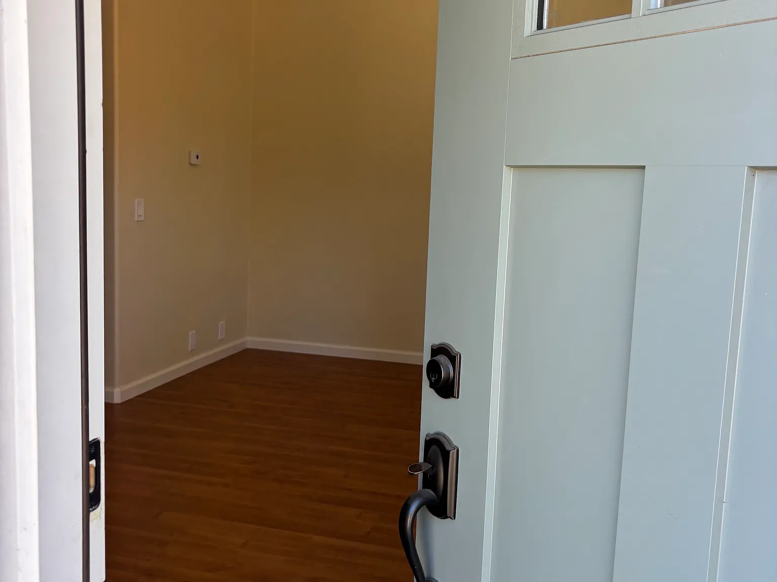 1 bed, 975 sqft, $3,500 — Photo 2