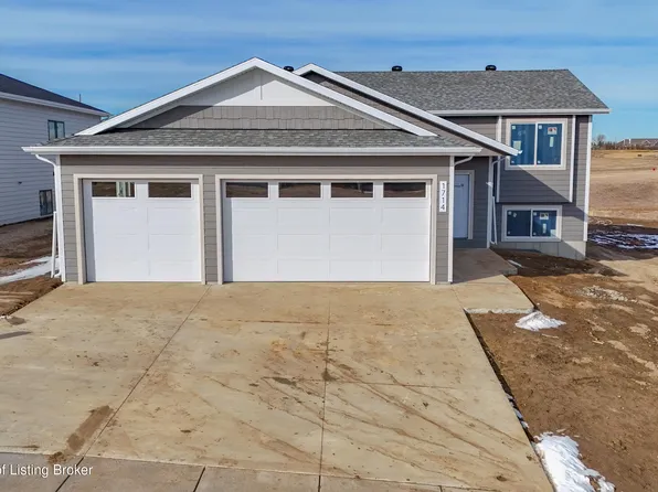 1714 Marilyn Way, Dickinson, ND 58601