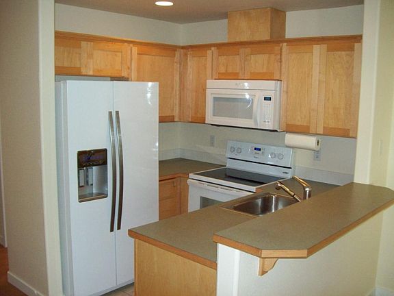 2nd image of 2611B 6th Ave #B