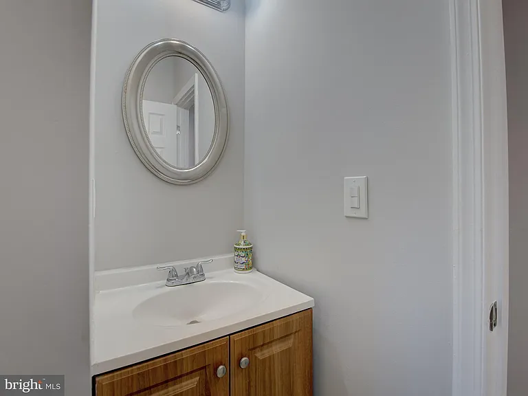 2621 E Oliver St — Photo 41