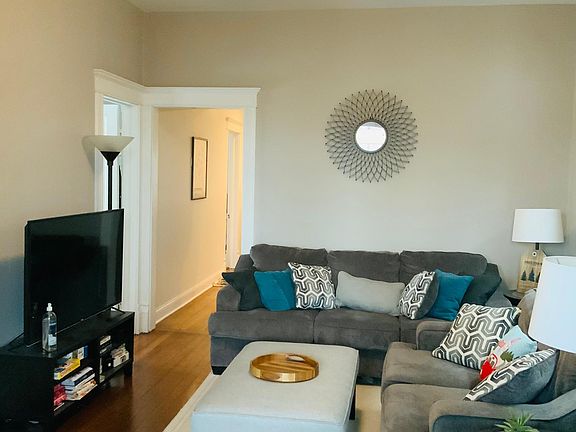 3rd image of 1818 W Augusta Blvd APT 3