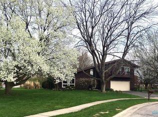 809 Roche De Bouef Ct, Waterville, OH 43566