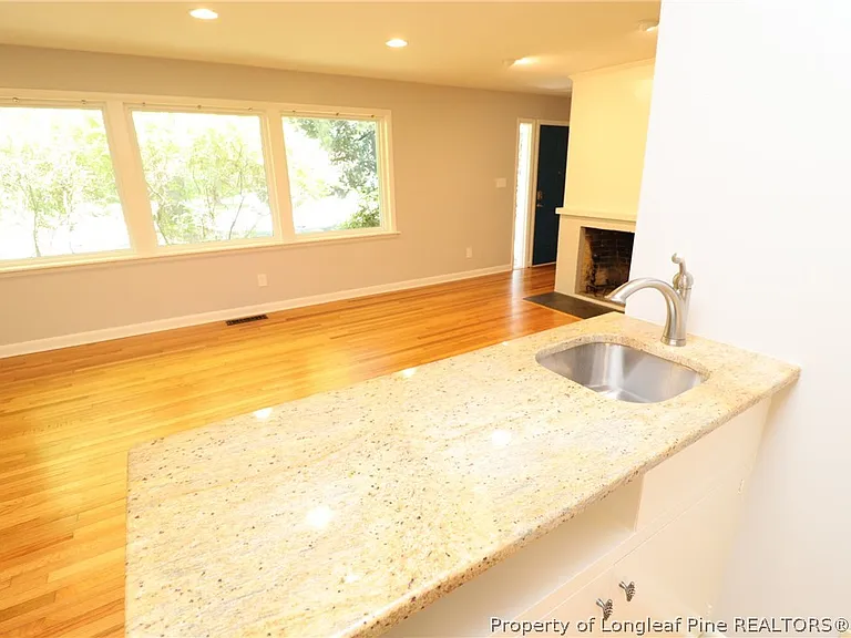 1009 Dogwood Ln — Photo 7