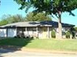 102 N Greenway St, Henrietta, TX 76365