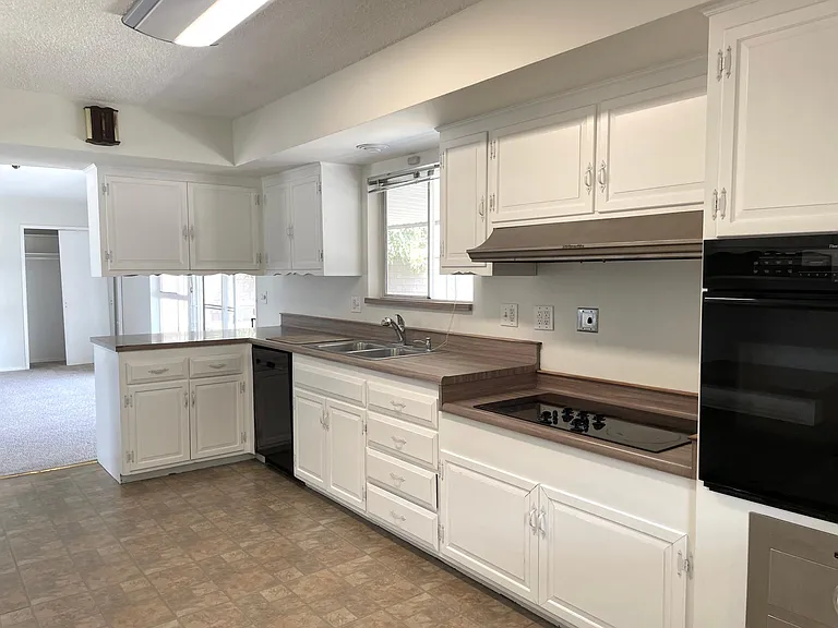 3001 Coleridge Dr — Photo 6