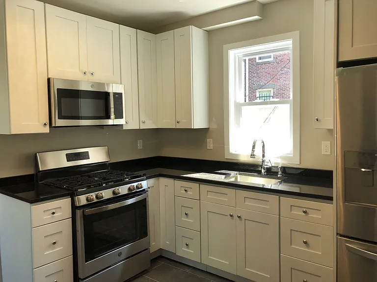 597 Chapel St #2R — Photo 6