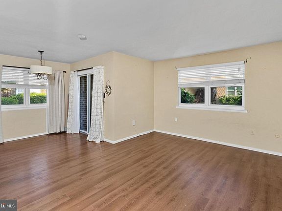 5th image of 14 Florence Tollgate Pl Unit 4