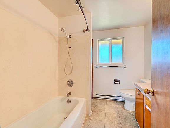 4th image of 1807 Grove St APT D