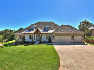 2122 Estancia Cir, Edmond, OK 73034