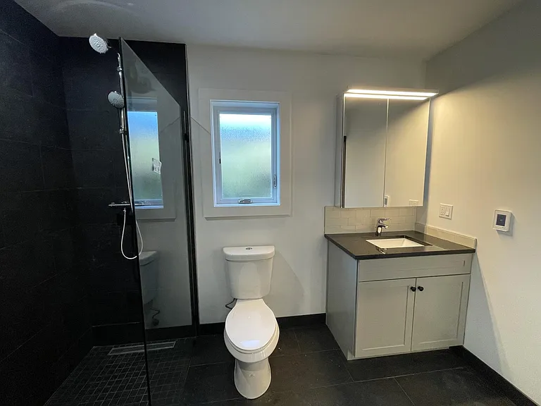 725 Center St — Photo 10