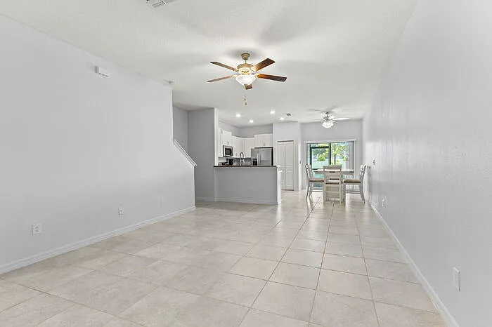 3 bed, 2.5 bath, 1800 sqft, $2,400 — Photo 4