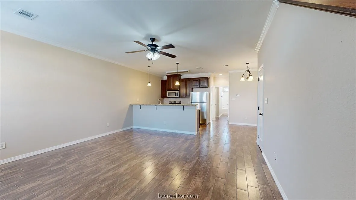4 bed, 4.5 bath, 1604 sqft, $2,000 — Photo 3