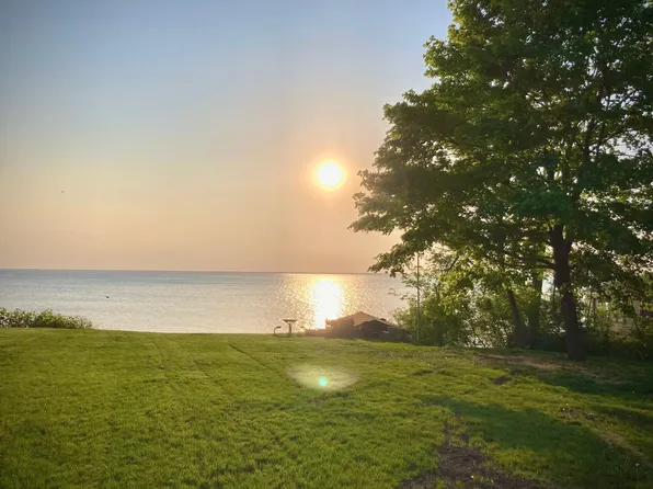N6601 Harrison Rd, Hilbert, WI 54129