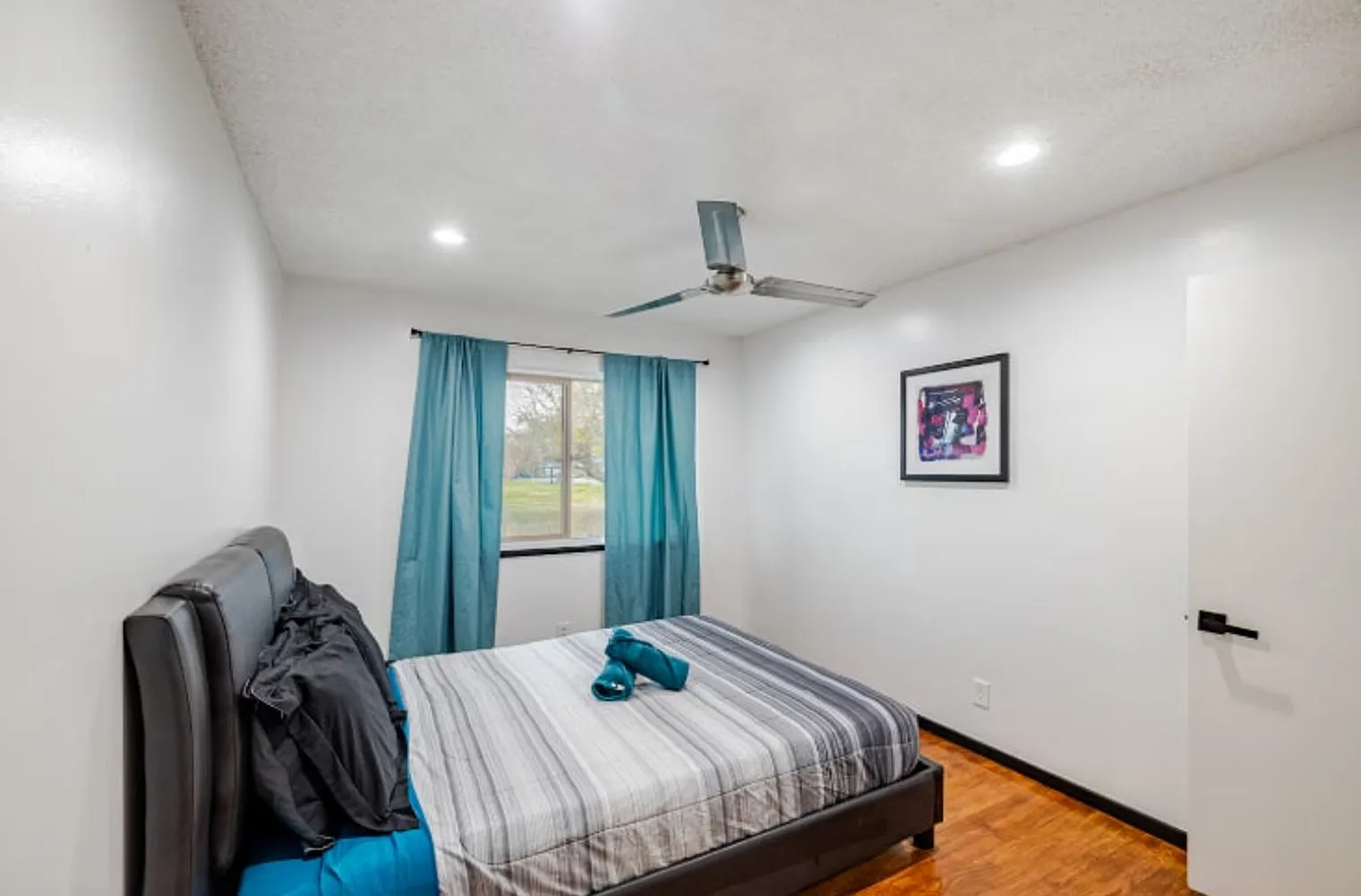 5 bed, 3.0 bath, $7,096 — Photo 4