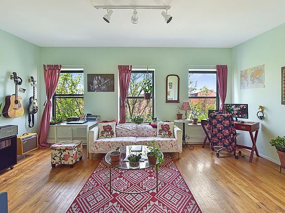 4th image of 271 Columbia St APT 1