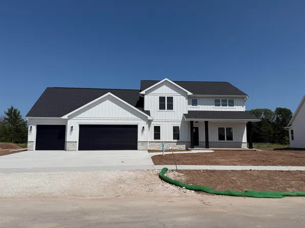 N8872 Galway Ln, Menasha, WI 54952