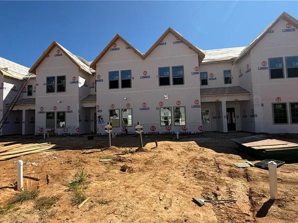 2910 Bennett Ln, Auburn, AL 36832