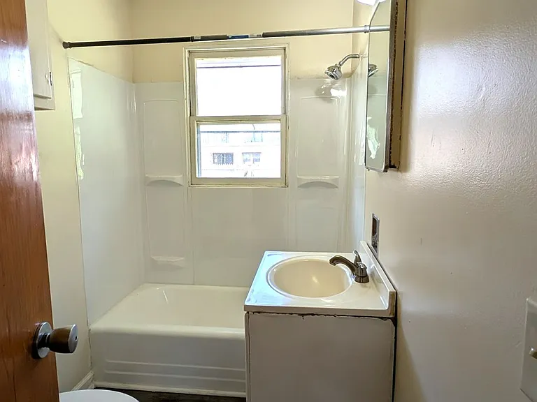 1741 Roberts St — Photo 6